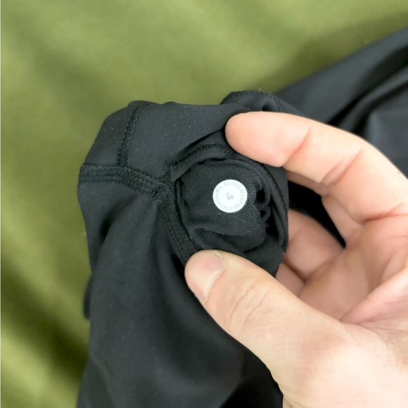 Lululemon High Rise Size 4 Full Length Luxtreme Black Leggings - Picture 2 of 9